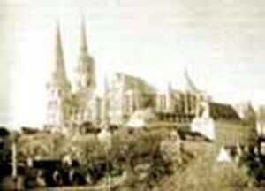 Описание: C:Мои документыСГТУАрхитектураСредние века и ВозрождениеГотика во Франции - Шартрский собор.filesshartr.jpg