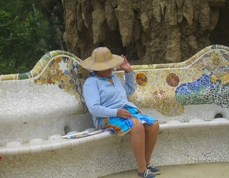 Описание: C:Users--DesktopМАМАЭРГОНОМИКАфото_анатомическая скамейка Гауди в парке Гуэль.jpg