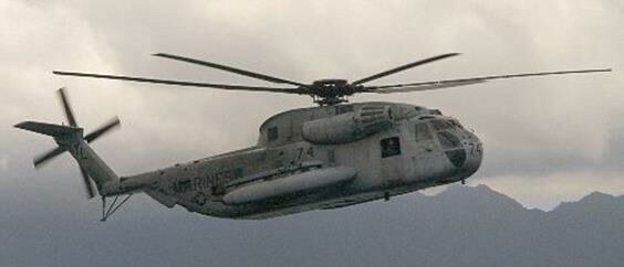 Описание: A U.S. Marine Corps CH-53D Sea Stallion helicopter, assigned to the Ugly Angels of Marine Heavy Helicopter Squadron, Three Six Two (HMH-362), conducts island familiarization flights in support of RIMPAC 2004.