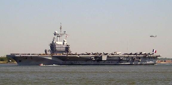 Описание: http://www.worldnavy.info/photogallery/carriers/charles_de_gaulle/charles_de_gaulle_14.jpg