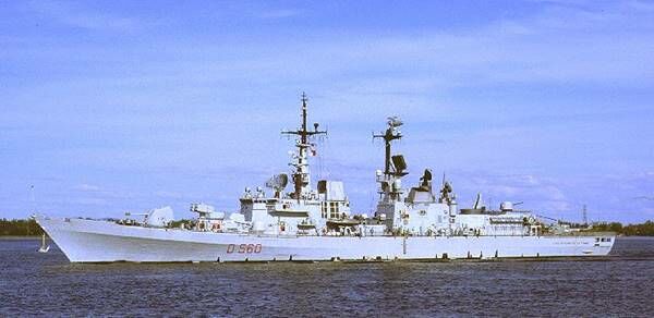 Описание: http://www.worldnavy.info/photogallery/cruis-destr/de_la_penne/de_la_penne_19.jpg