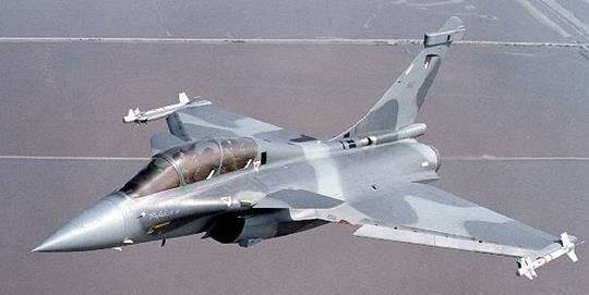 Описание: http://www.warships.ru/France/Fighters/Rafale_M_(01).jpg